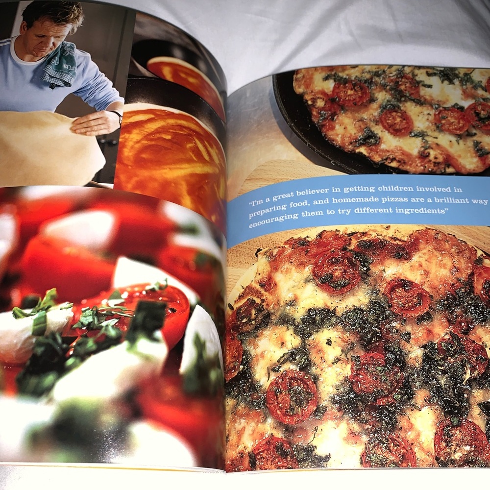 Gordon Ramsay Cookbook + DVD - Picture 3 of 6